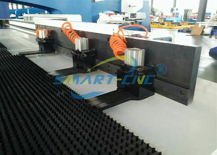 200KN CNC Turret Punch Press Machine Impact Resistant Siemens Controller
