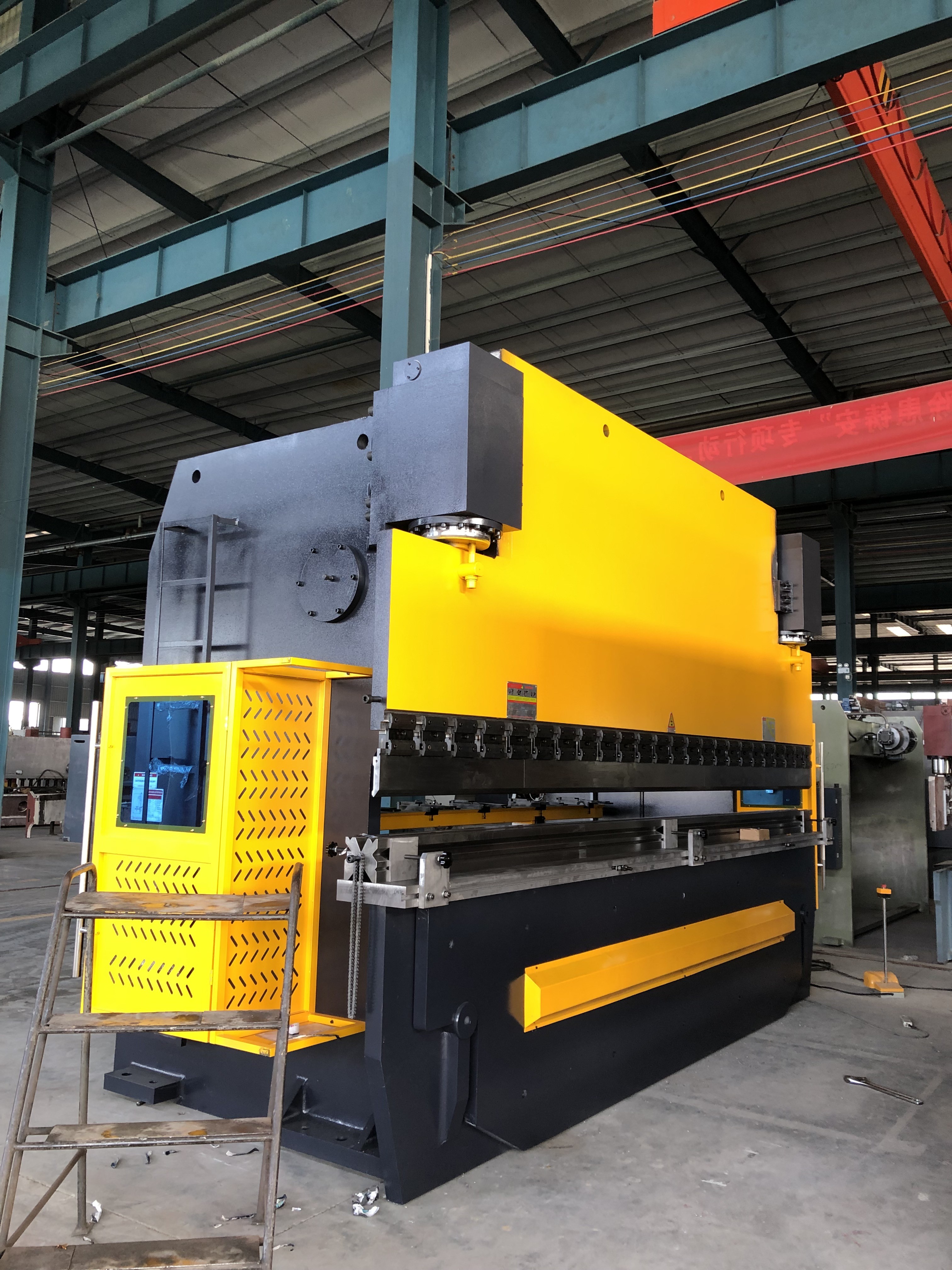 Germany Hydraulic Press Brake HIGH TECH Pump 2000kn Rated Pressure ...